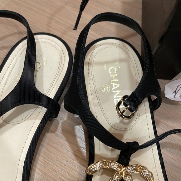 BNIB Auth. CHANEL Rhinestone Encrusted thing sandal size 37 or 7 - Picture 7 of 11